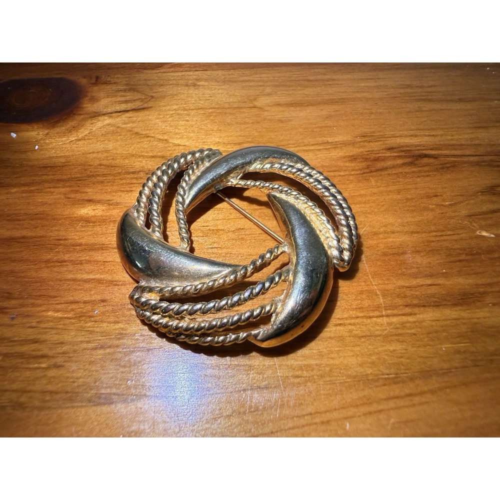 Vintage Gold Tone Swirl Knot Brooch Pin Textured Rope Design Statement Jewelry